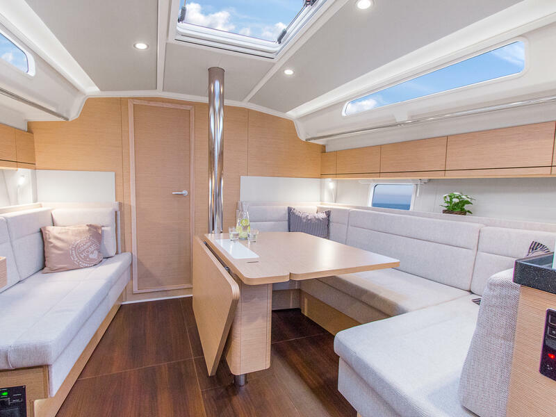 Hanse 418 Interior 