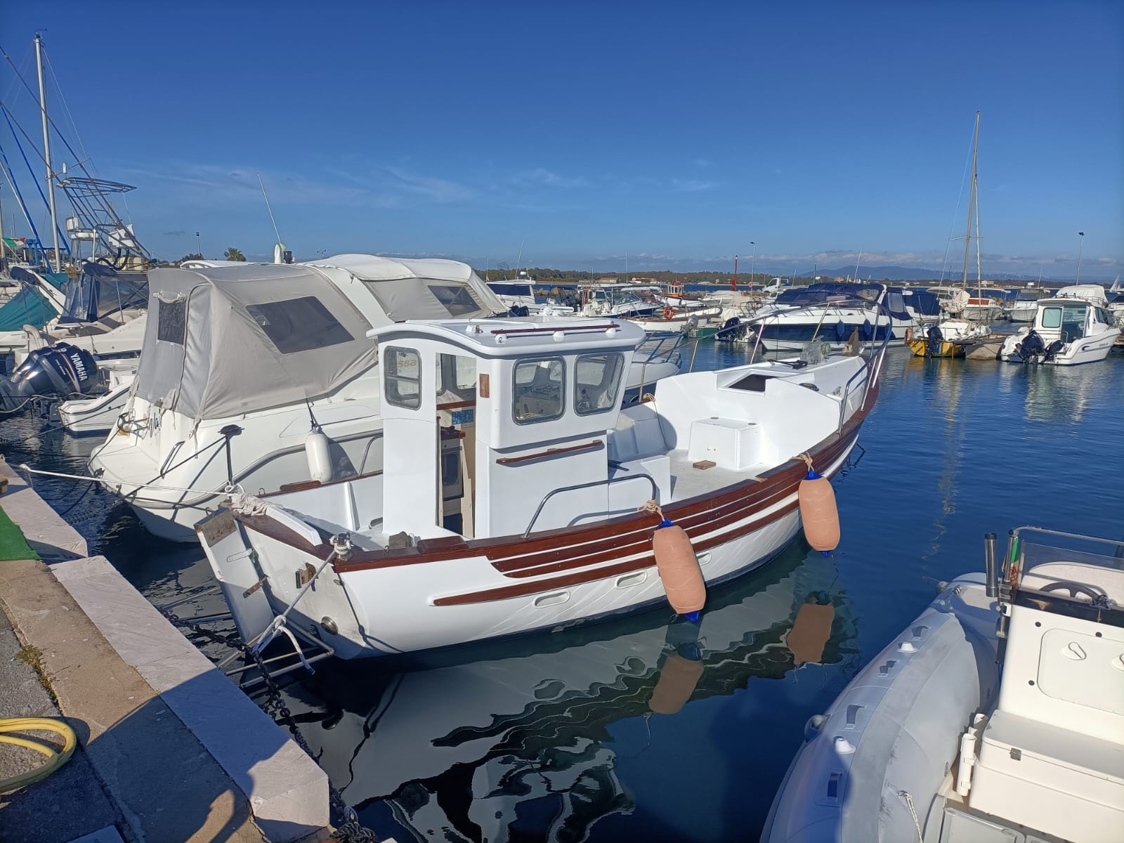 Motorsailer Fischer 25 in vendita in Sardegna